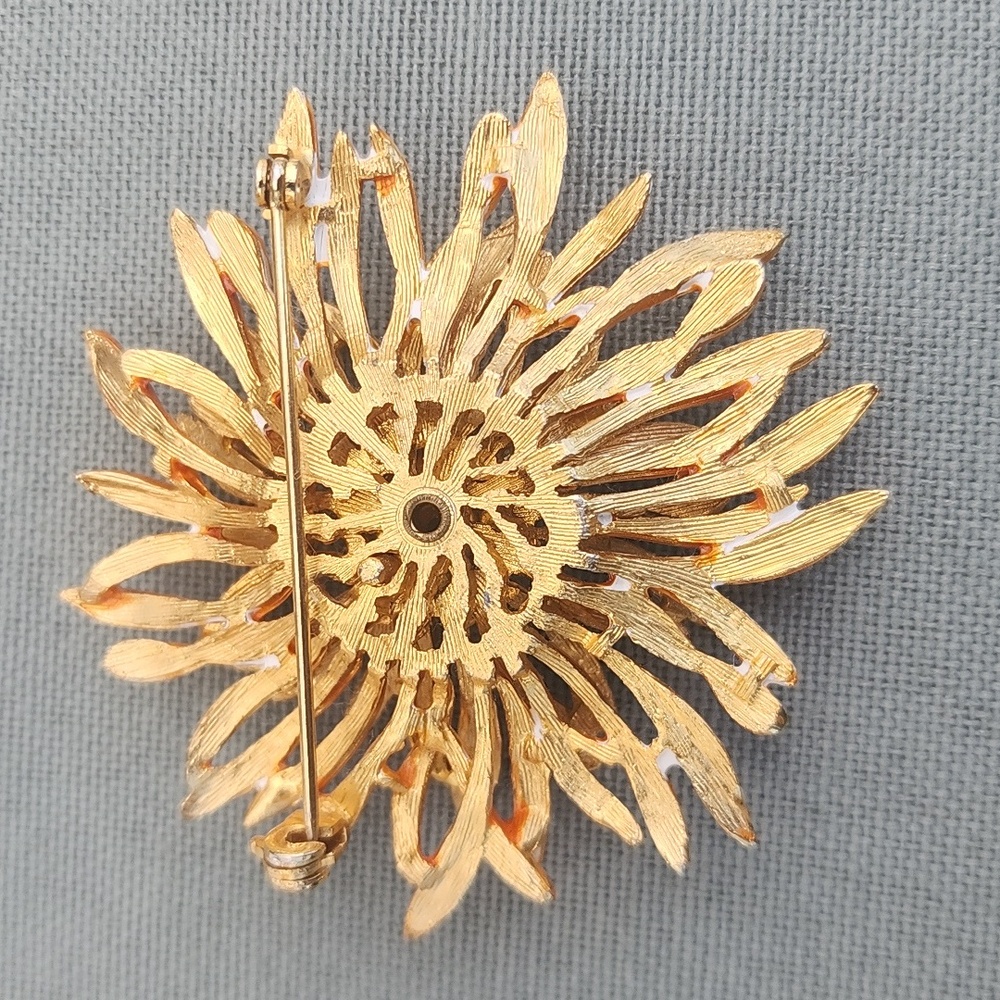 Flower Brooch - Picture 3 of 3